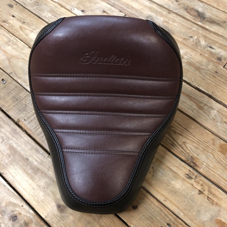 Indian Scout Bobber / Rogue comfort seat in black & brown vinyl